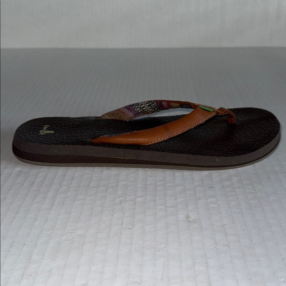 Sanuk Brown Flip Flop Sandals - Picture 5 of 10